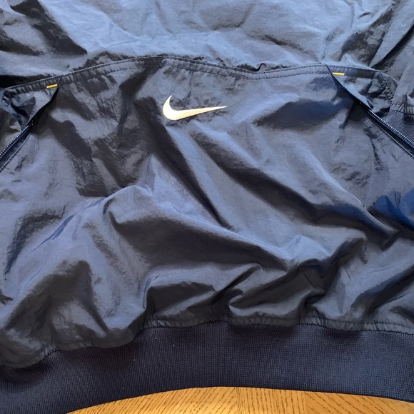 Nike Windbreaker - Picture 2 of 4